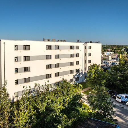 Serways Hotel Feucht Ost Eksteriør billede