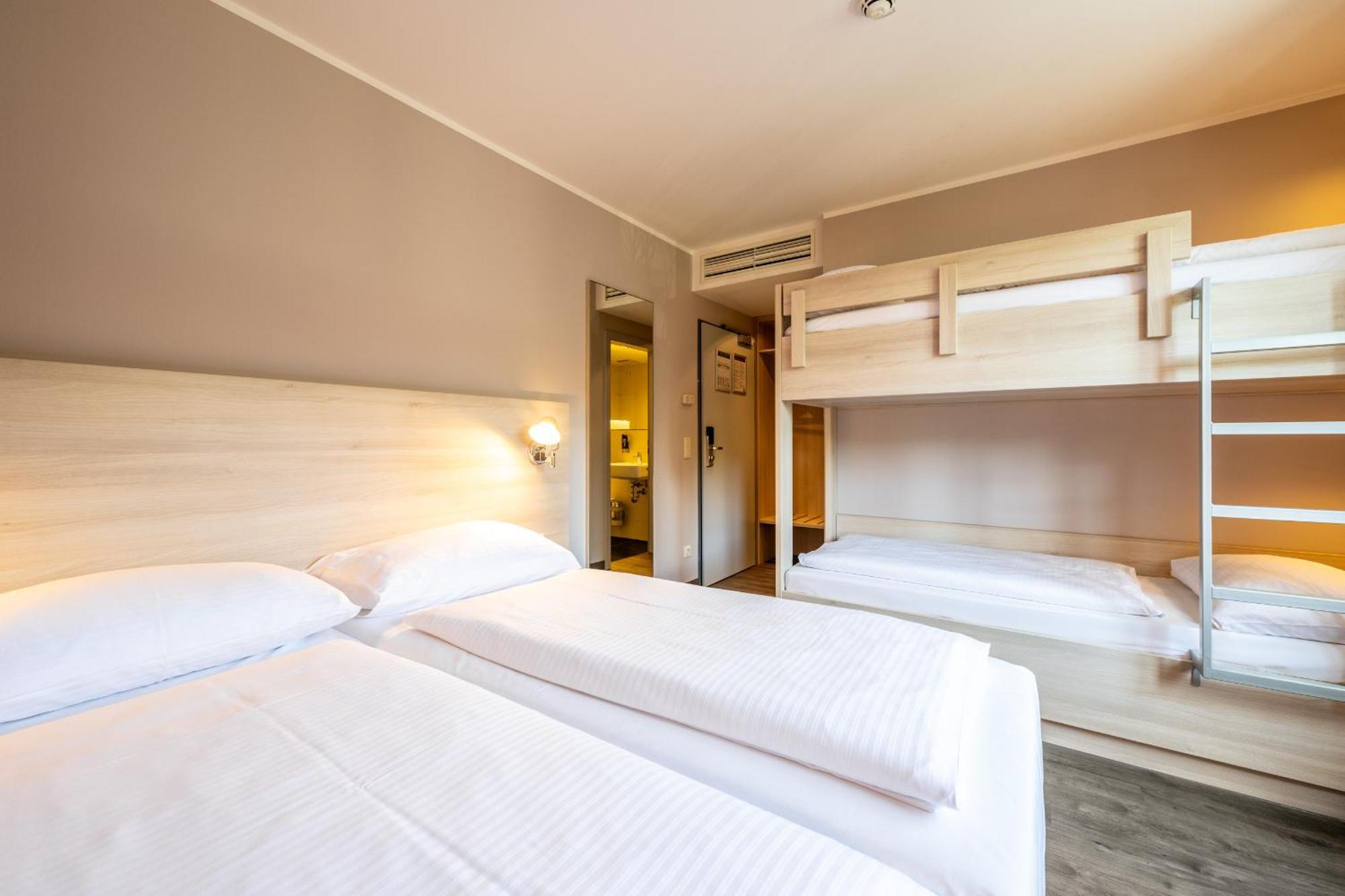Serways Hotel Feucht Ost Eksteriør billede