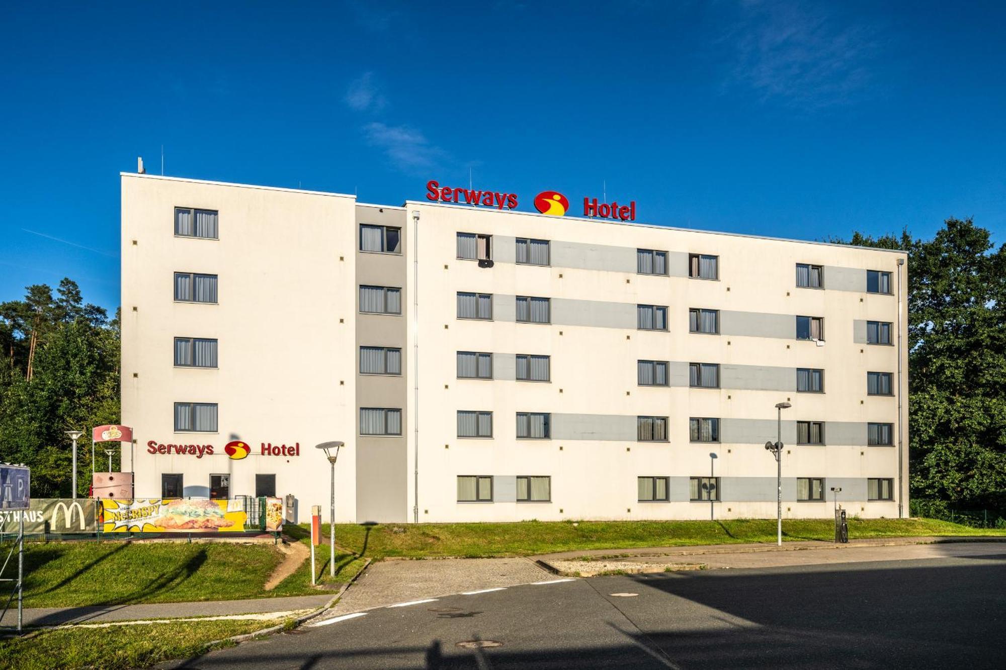 Serways Hotel Feucht Ost Eksteriør billede