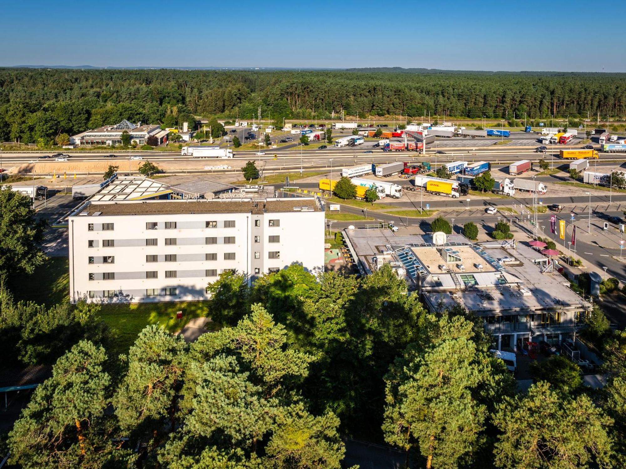 Serways Hotel Feucht Ost Eksteriør billede